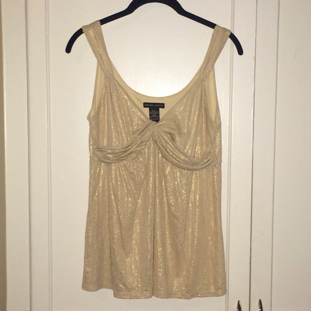 NEW YORK & COMPANY DRESSY CREAM & GOLD FLOWY TOP